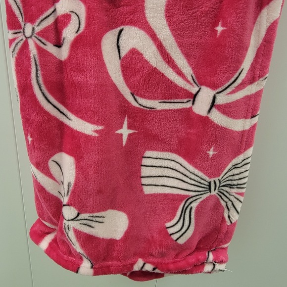 NEW Juicy Couture All Bows Black White Print Hot Pink Velvet Soft Throw Blanket - Picture 4 of 6
